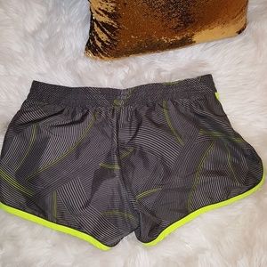 Under Armour Shorts - 🔥🔥🔥Under Armour L shorts Under Armour Shorts - 🔥🔥🔥Under Armour L shorts
